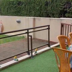 apartamento con terraza y acceso directo a la piscina y a 50 m de la playa