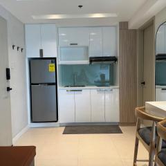 Dazzling fully furnished unit BGC w Pool