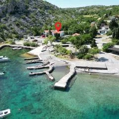 Lovely Apartment In Cesarica With Wifi