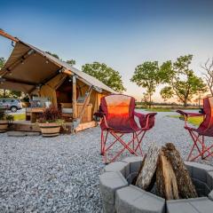 Roaring River's Cozy Nature Retreat