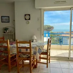 Appartement lumineux avec balcon et parking face au port, proche océan - FR-1-336-160