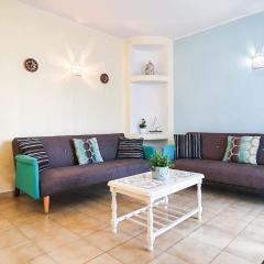 Apartment Sleeps 2 with Pool Access