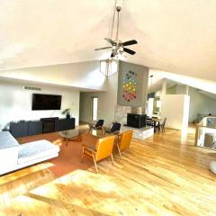 Mid Century Modern Retreat -4000 SQFT-HOT TUB