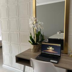 1 Bedroom Sleek, Spotless, Work-from-home Sanctuary