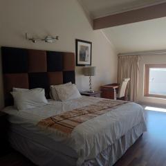 Mount Royal 30 Large 1 bed with balcony