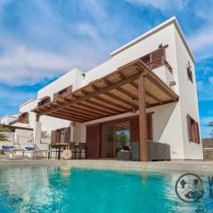 VILLA MAURUURU - 10 minutes walking to Marina Rubicón, heated pool, BBQ & office space with desk and high speed internet