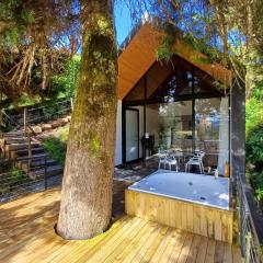 Tree House, Cabaña privada con Jacuzzi y canoa