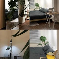 Nhà Mình Lưng Dốc