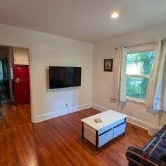 Plaid Pad - Stylish Retreat 12 min to Airport & Downtown