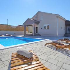 Holiday home Fjaka with swimming pool