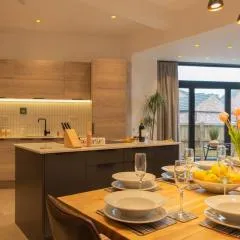 Escape 2 Unwind At The Parade, Accommodates 10