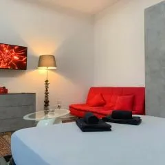 Mini Red Hub - Design Apartment
