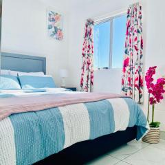 Ball Place Residence-Enjoy the entire downstairs