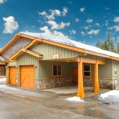Best Ski-in out 3 Bdrm Chalet, with Hot Tub