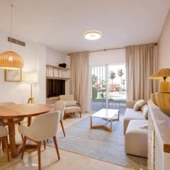 No10 - Beachfront Estepona close to port, 2 bedroom, 2 bathroom, sleeps 5