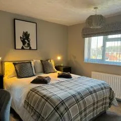 Netflix Home Jacuzzi gym Fast WIFI PS5 Free Parking 2 spaces