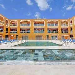 La Concha Beach Apartments with pool for kids!