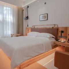 Patio Spring Holiday Inn