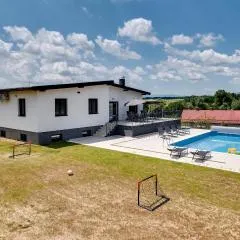 3 Bedroom Gorgeous Home In Dvorisce