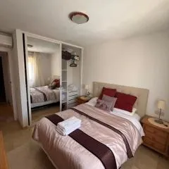 Beautiful 2 beds-near coast with pool & balcony
