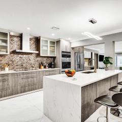Spectacular 5BR & 5BA Villa in Hollywood Lakes