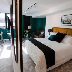 Opulent Gem City Centre Getaway