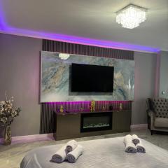 Silver studio at just 8 minutes distance of center