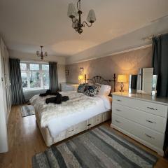 Mumbles - House - Seaside - Sleeps11 - PetFriendly
