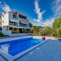 Luxury Semi-Detached House with a Pool near the Sea