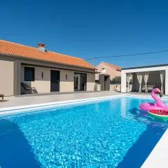 Nice Home In Paljuv With Wi-Fi