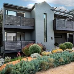 Stylish Beach House Retreat - Close to River & Shops