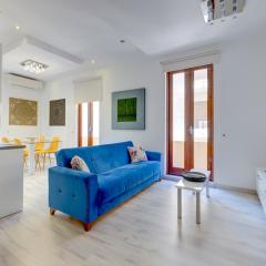 Stylish 2BR Apart, Steps Away from the Beach