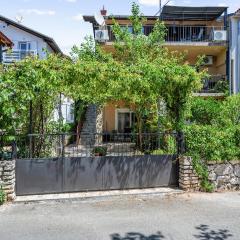 3 Bedroom Lovely Apartment In Vodice