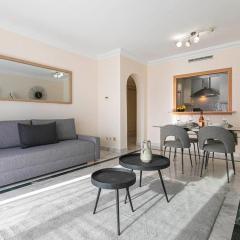 Luminous apartment Puerto Banus, 2 bedrooms and parking