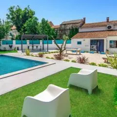 Villa Gravisi by Villa Plus