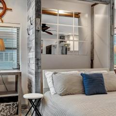 Quiet Corner Suite Heated Pool & 2 mins 2 beach