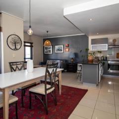 City Bowl stylish home, all in walking distance Flatrock