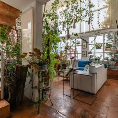 MrW Artist's Atelier Orchid Oasis 3Br House