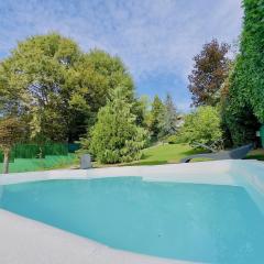 Private home with pool & beach, Vacation Near Center, Yard, BBQ, Mountain View, Free Parking