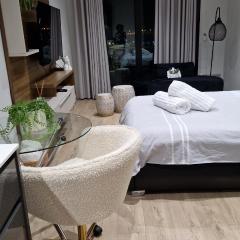 Ellipse Apartment, Lush Hideaway