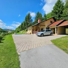 VILA LASOVIC + POOL + JACUZZI + SAUNA