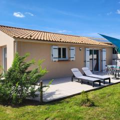 Maison rénovée avec jardin partagé de 2000m² à 1,3 km de la plage Clemenceau, idéale pour 4 personnes - FR-1-426-510
