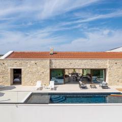 Beautiful Home In Sikovo With Sauna