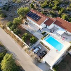 Villa Velim - Stunning view & Heated private pool