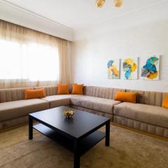 Stylish & Bright 3-Bedroom Apartment, City Center with Air Conditioning and Free Parking