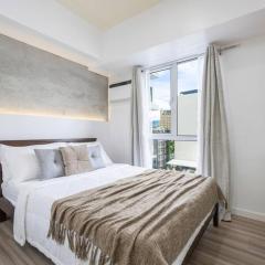 Furnished Studio in Avida Towers Riala, Cebu IT Park with Amazing Mountain View, Fast WiFi, Netflix, Pool and More