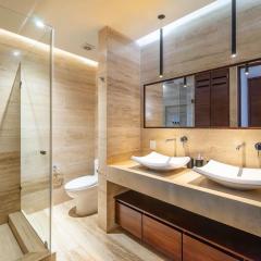 1 BD Luxury Suite with Balcony in trendy La Veleta