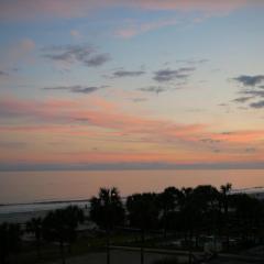 Steps to the Beach, Ocean Views, King Bed, Pool