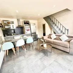 Fabulous Apartment AC Lovely Terrace 10 min Paris