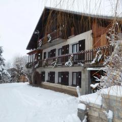 Maison charmante à Saint-Léger-les-Mélèzes avec jardin clôturé